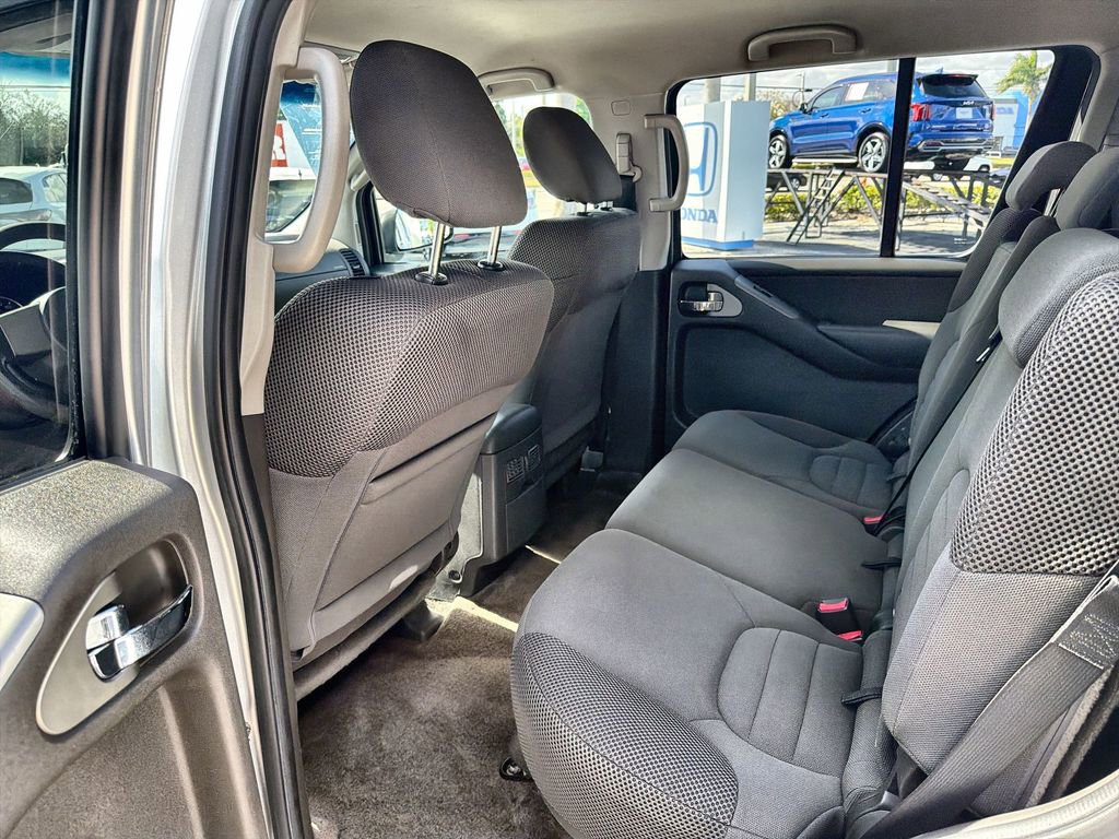 Used 2010 Nissan Pathfinder S image 26