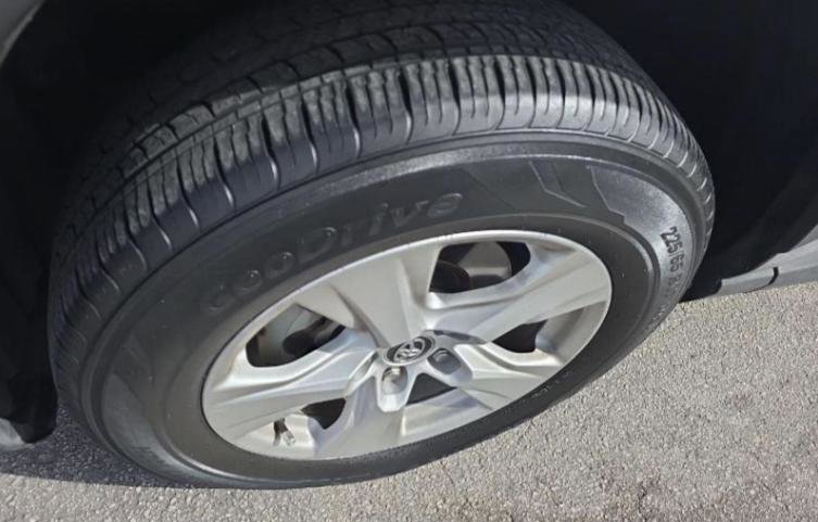 Used 2020 Toyota RAV4 XLE image 16