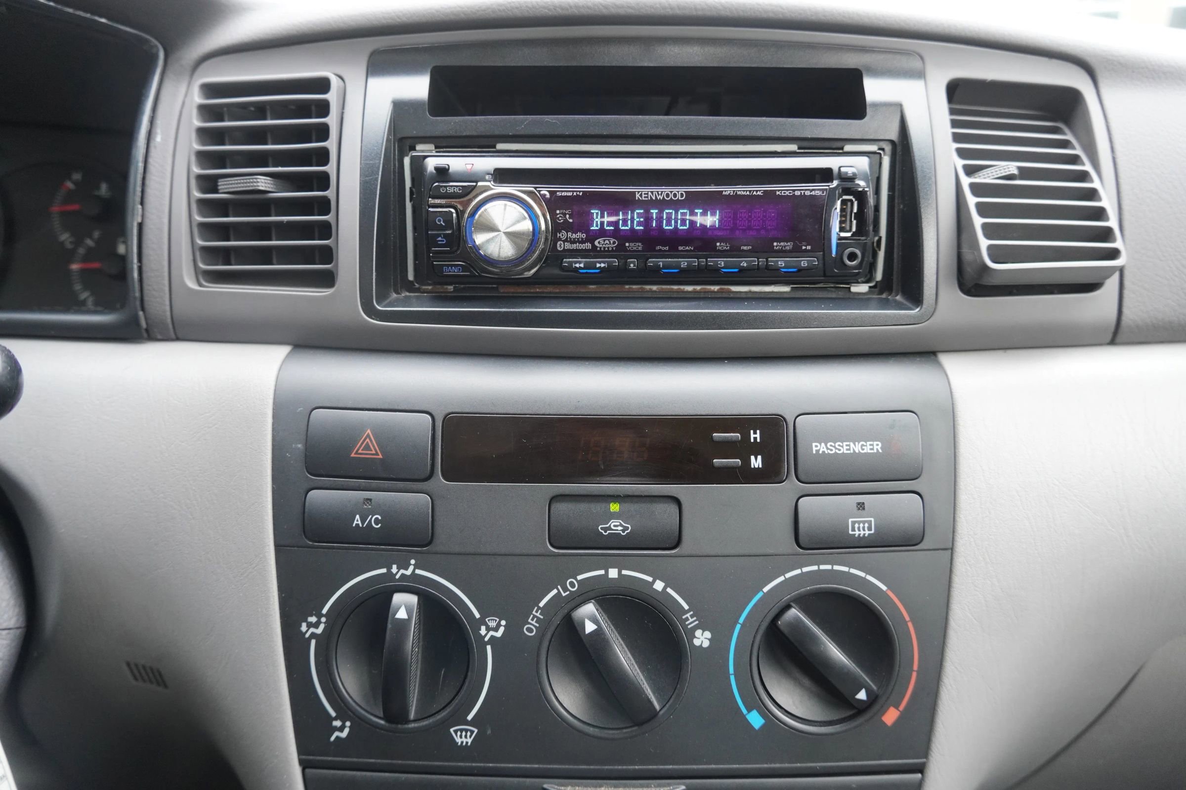 Used 2003 Toyota Corolla LE image 29