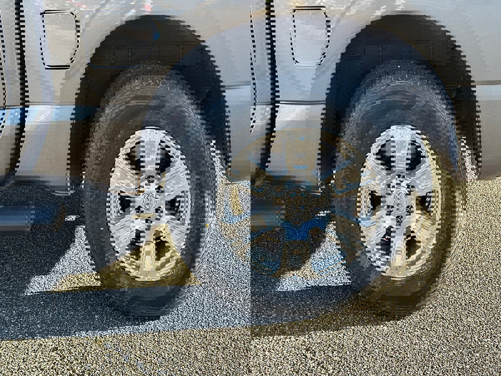 Used 2019 Nissan Titan SV image 19