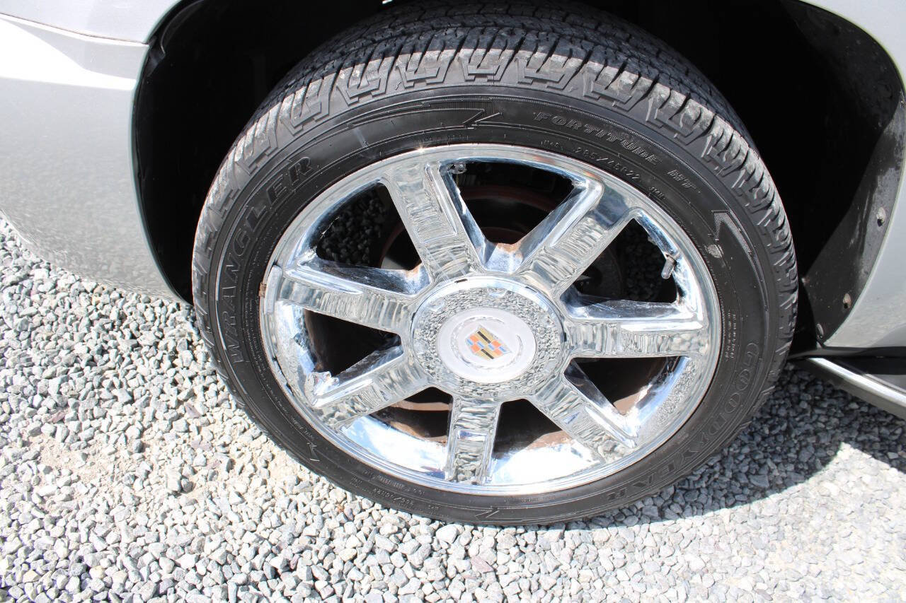 Used 2013 Cadillac Escalade ESV Luxury AWD/4WD image 27
