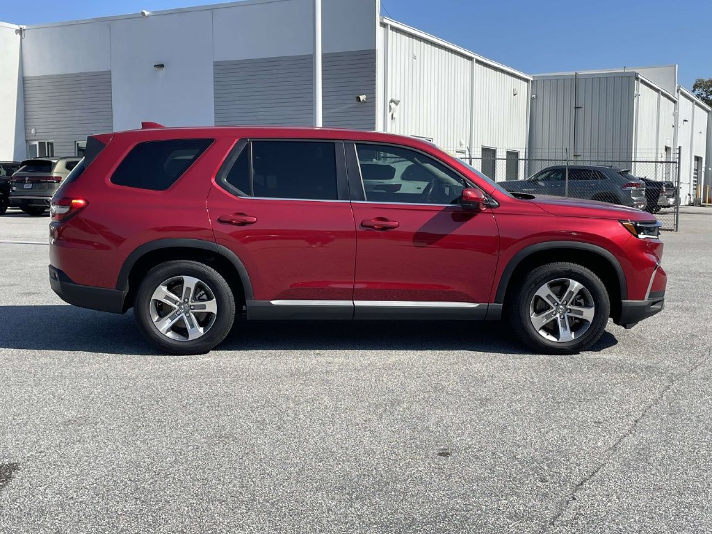 Used 2025 Honda Pilot EX-L image 16