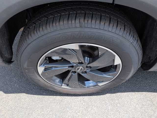 Used 2025 Nissan Rogue SV FWD image 9