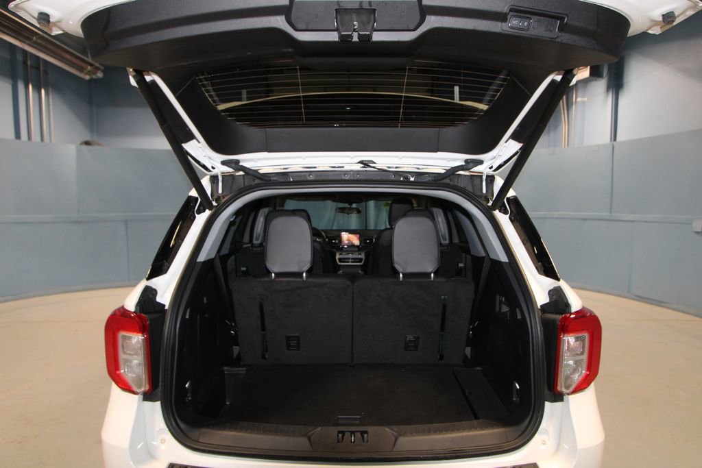 Used 2023 Ford Explorer XLT w/ Equipment Group 202A image 38