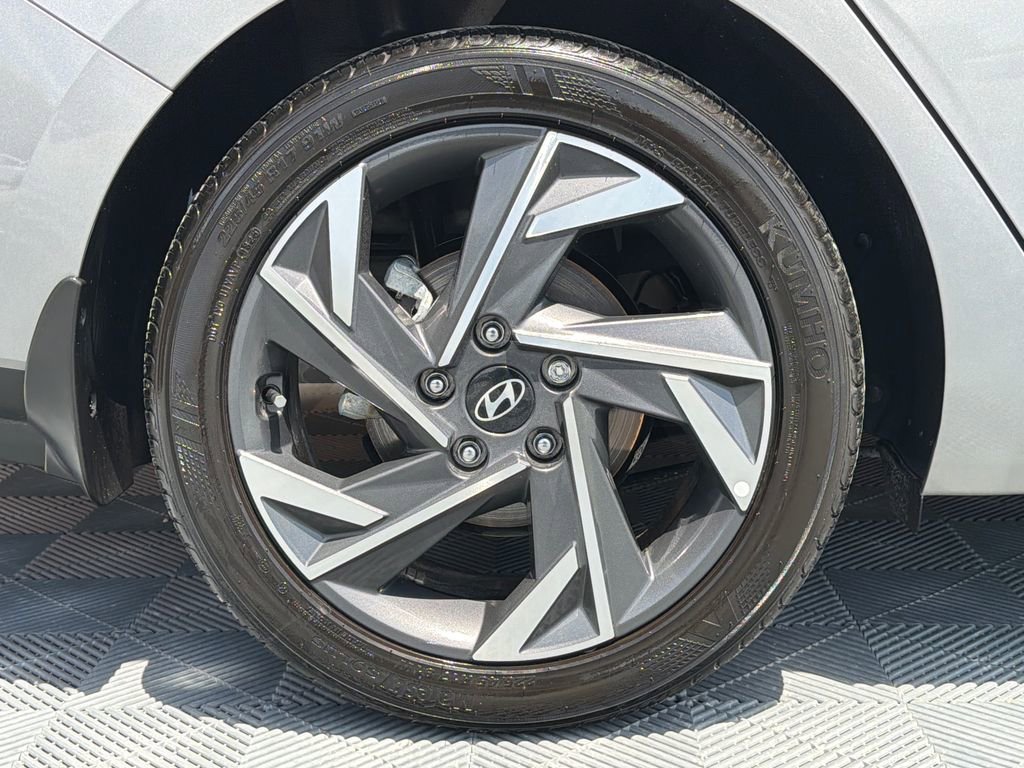 Used 2025 Hyundai Elantra Sport FWD image 19