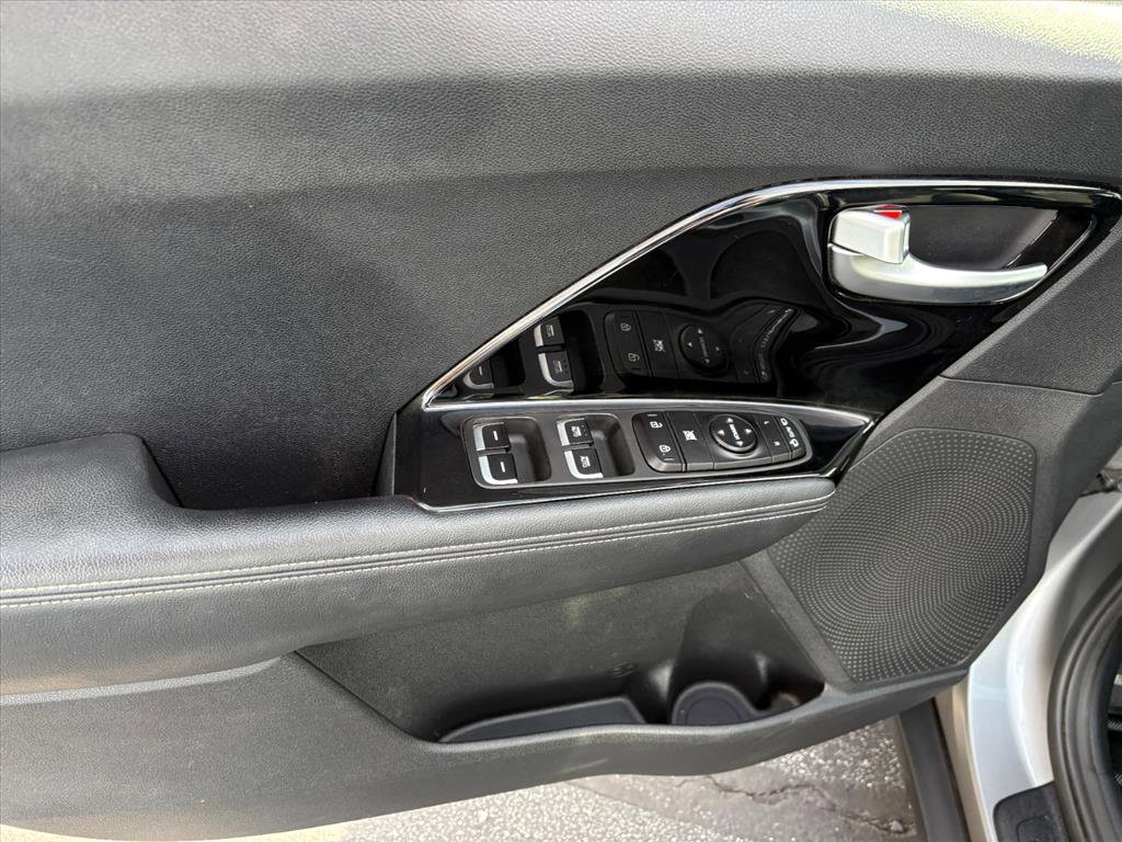 Used 2022 Kia Niro EX image 21