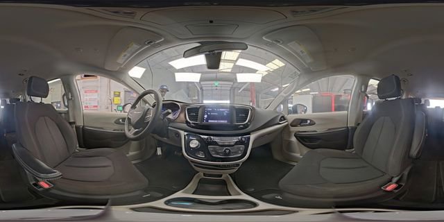 Used 2022 Chrysler Voyager LX FWD image 7