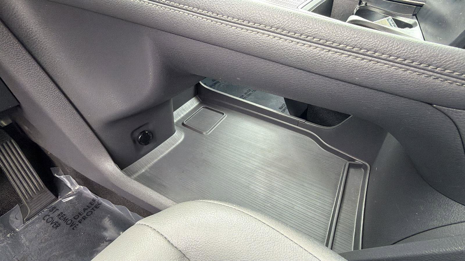 Used 2024 Toyota Sienna XLE w/ XLE Plus Package image 29