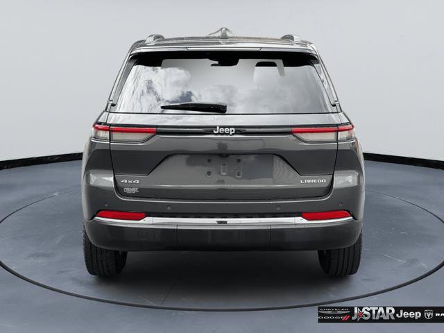 Used 2023 Jeep Grand Cherokee Laredo AWD/4WD image 6