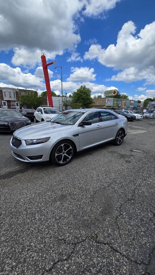 Used 2015 Ford Taurus SHO w/ Equipment Group 401A AWD/4WD image 38