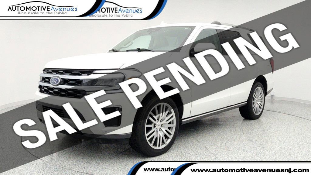 Used 2023 Ford Expedition Limited image 1