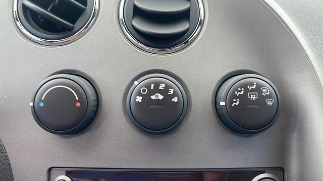 Used 2007 Pontiac Solstice Convertible RWD image 16