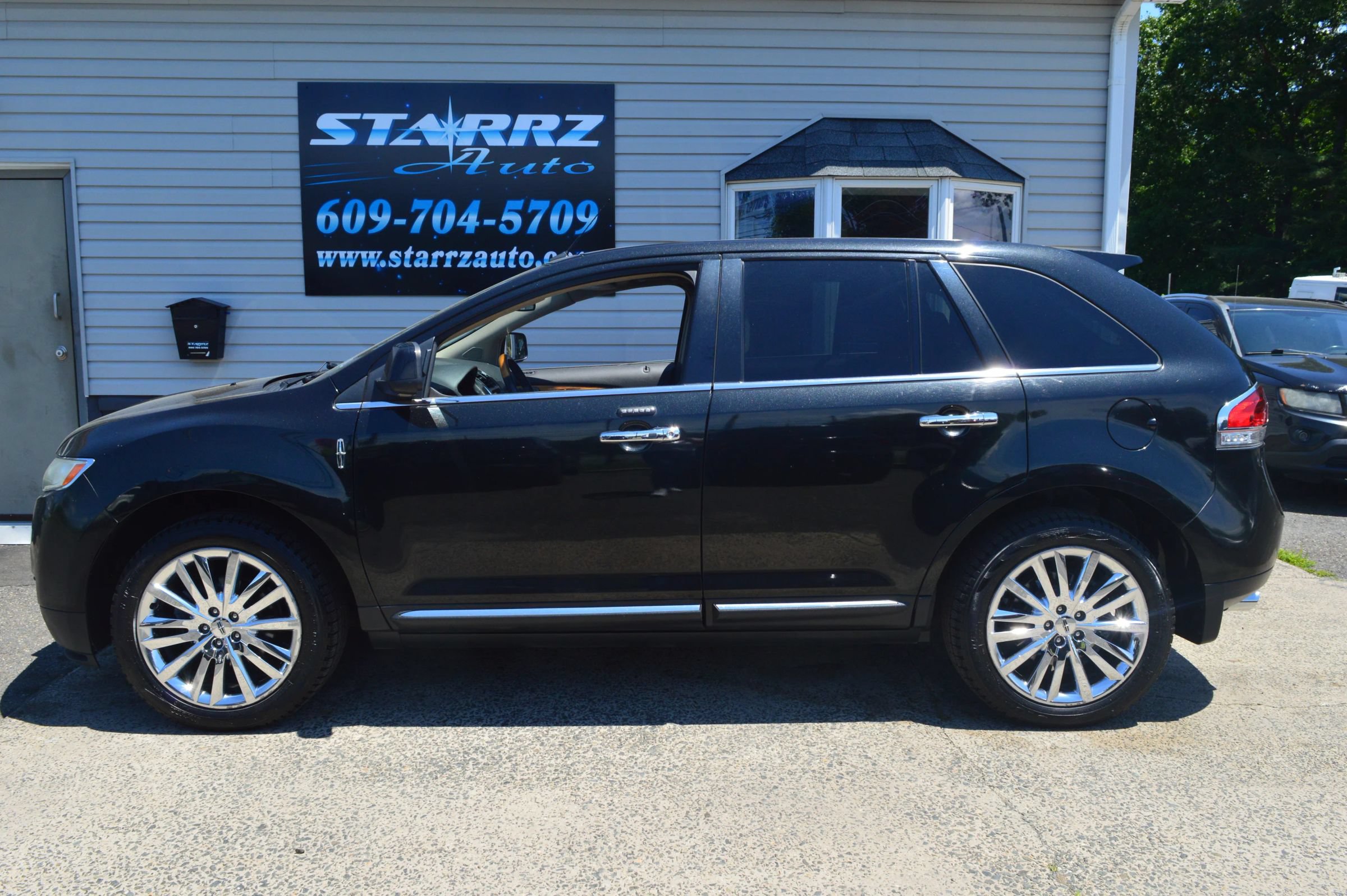 Used 2011 Lincoln MKX AWD w/ 102A Rapid Spec Order Code image 2