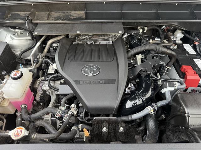 Used 2024 Toyota Highlander LE AWD/4WD image 35