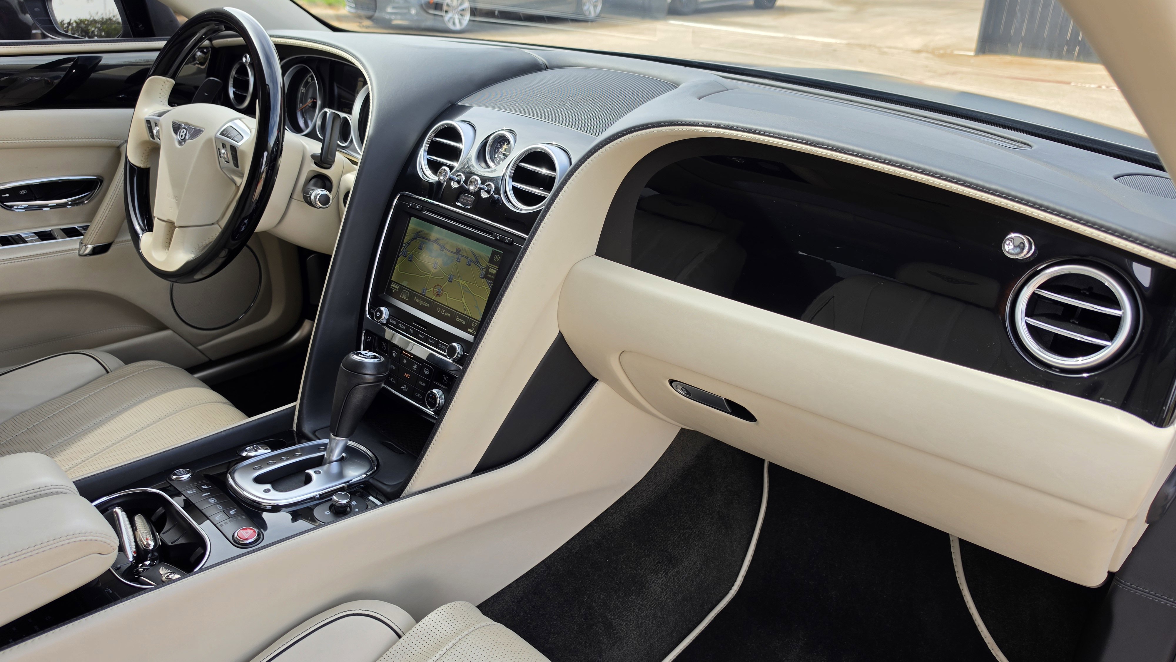 Used 2015 Bentley Flying Spur V8 image 38