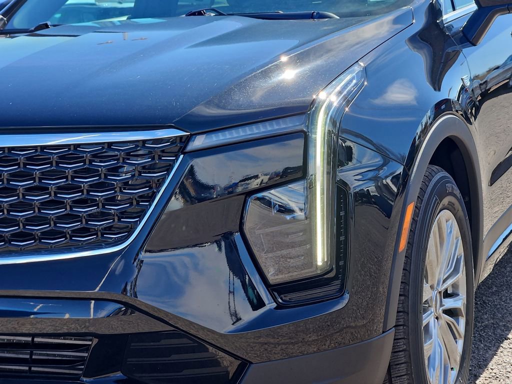 Used 2025 Cadillac XT4 Premium Luxury image 8