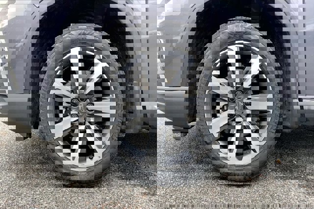 Used 2025 Honda Pilot Touring image 8