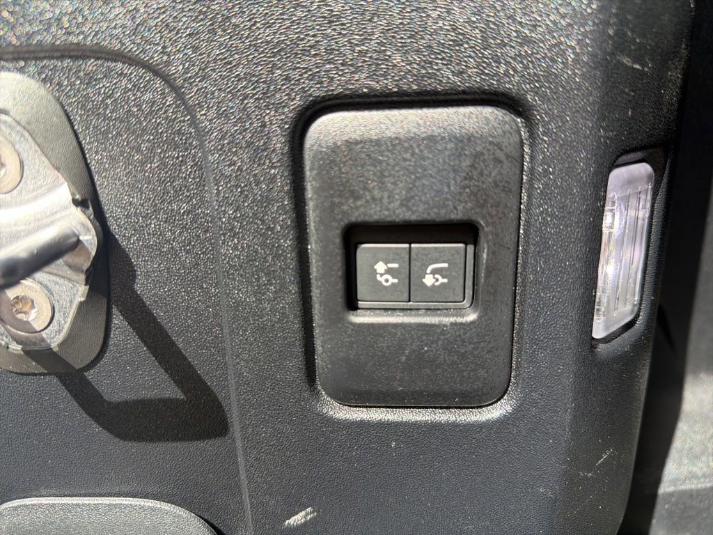 Used 2024 Land Rover Defender 110 X-Dynamic SE AWD/4WD image 6
