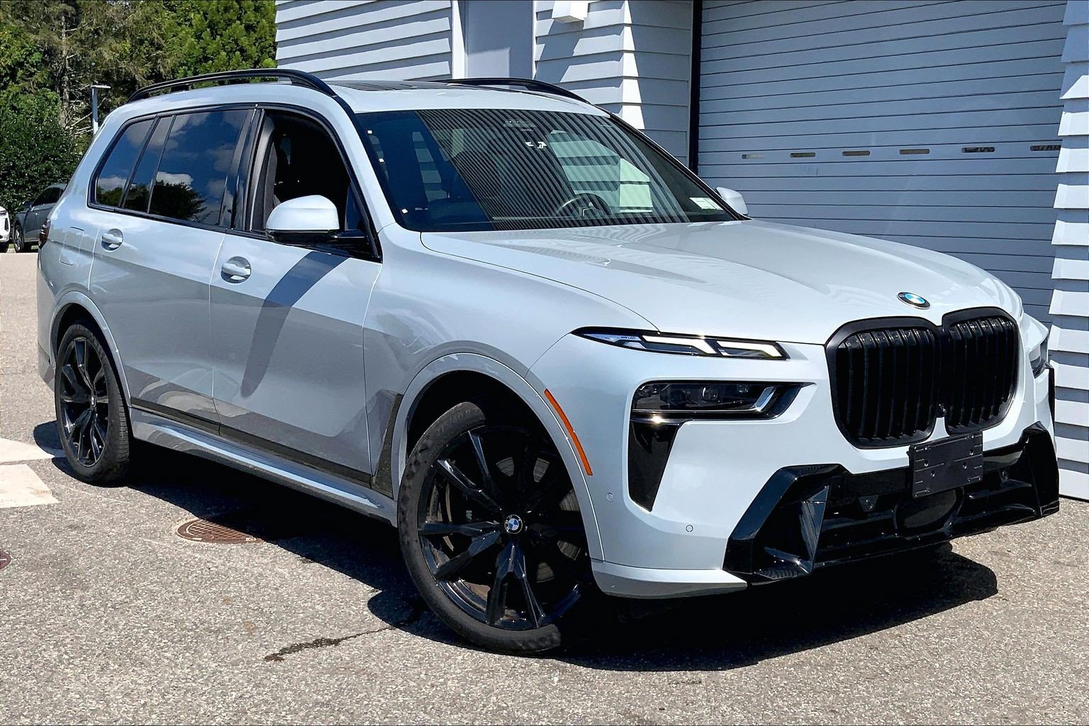 Used 2024 BMW X7 xDrive40i w/ M Sport Package AWD/4WD image 9
