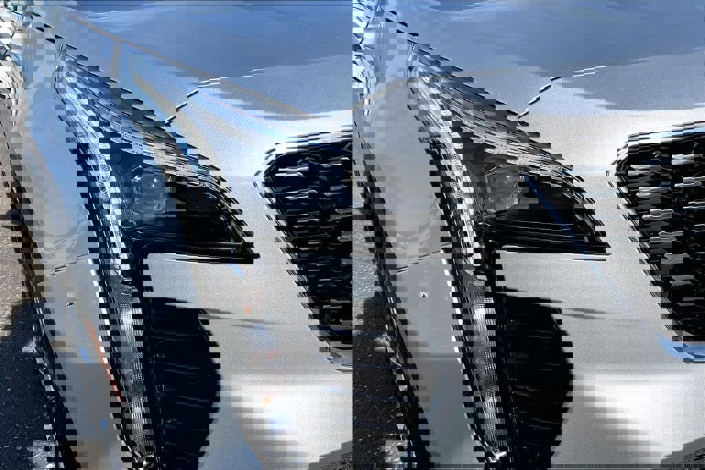 Used 2022 Cadillac XT4 Premium Luxury w/ Enhanced Visibility Package image 29