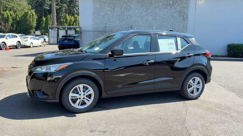 Certified 2025 Nissan Kicks Play S FWD image 2