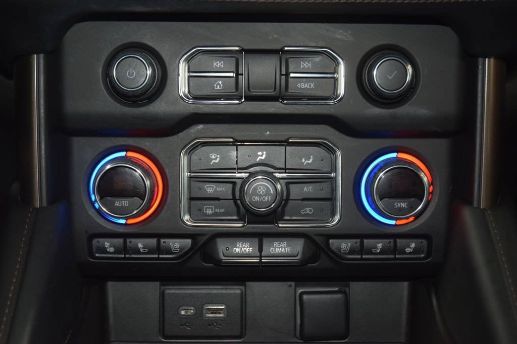 Used 2023 Chevrolet Suburban High Country AWD/4WD image 31