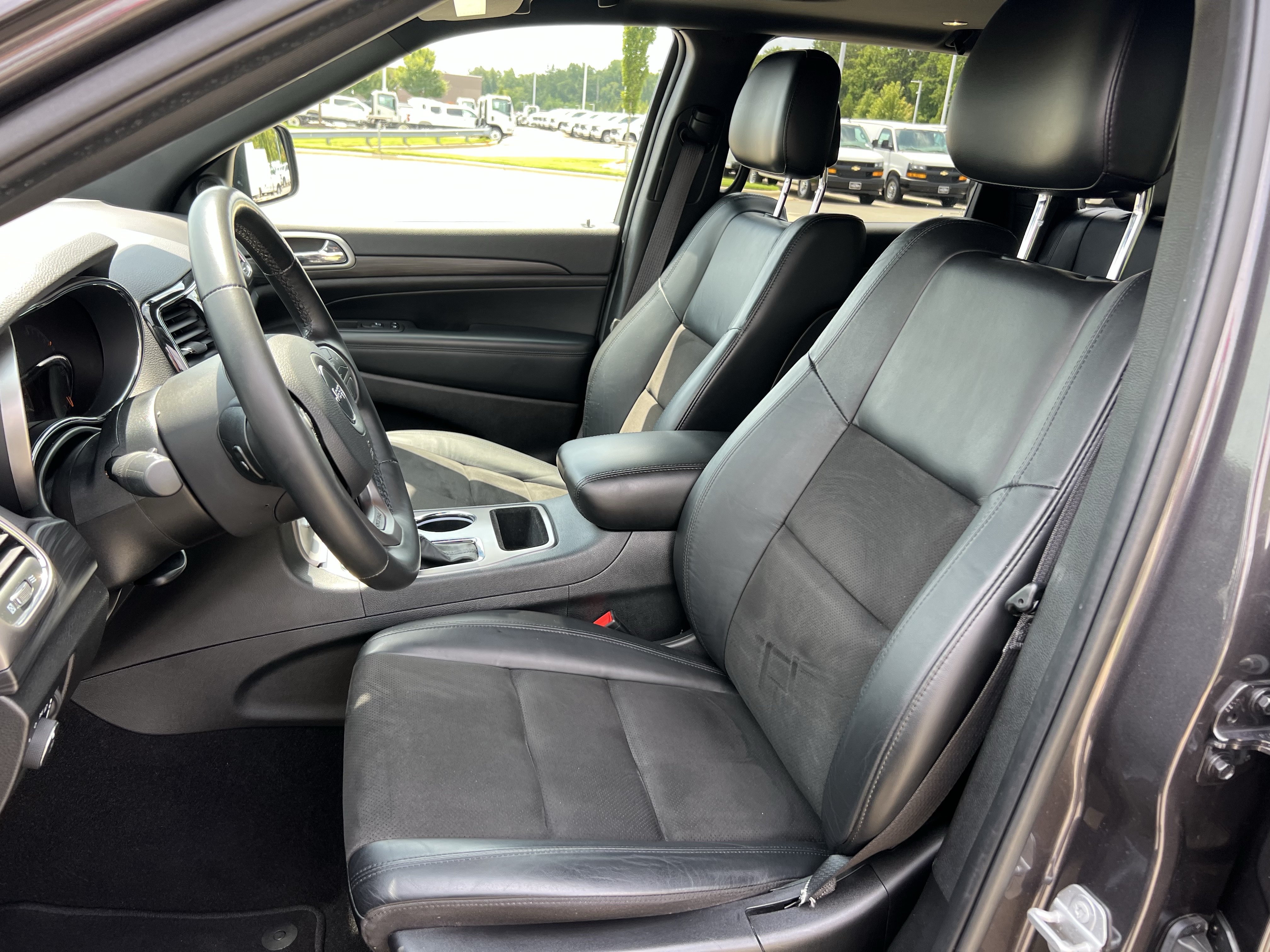 Used 2021 Jeep Grand Cherokee Laredo X AWD/4WD image 16
