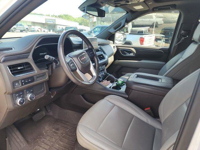 Used 2023 GMC Yukon XL SLT image 2