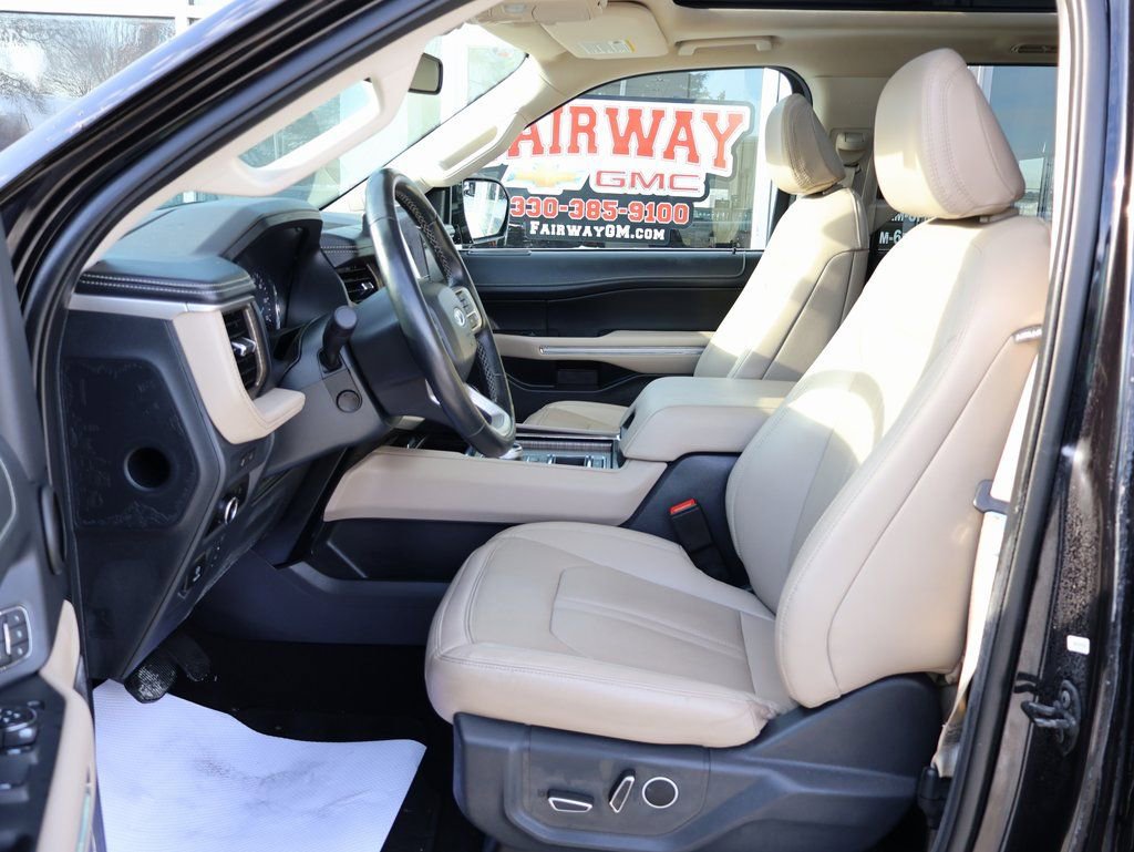 Used 2024 Ford Expedition Limited image 13