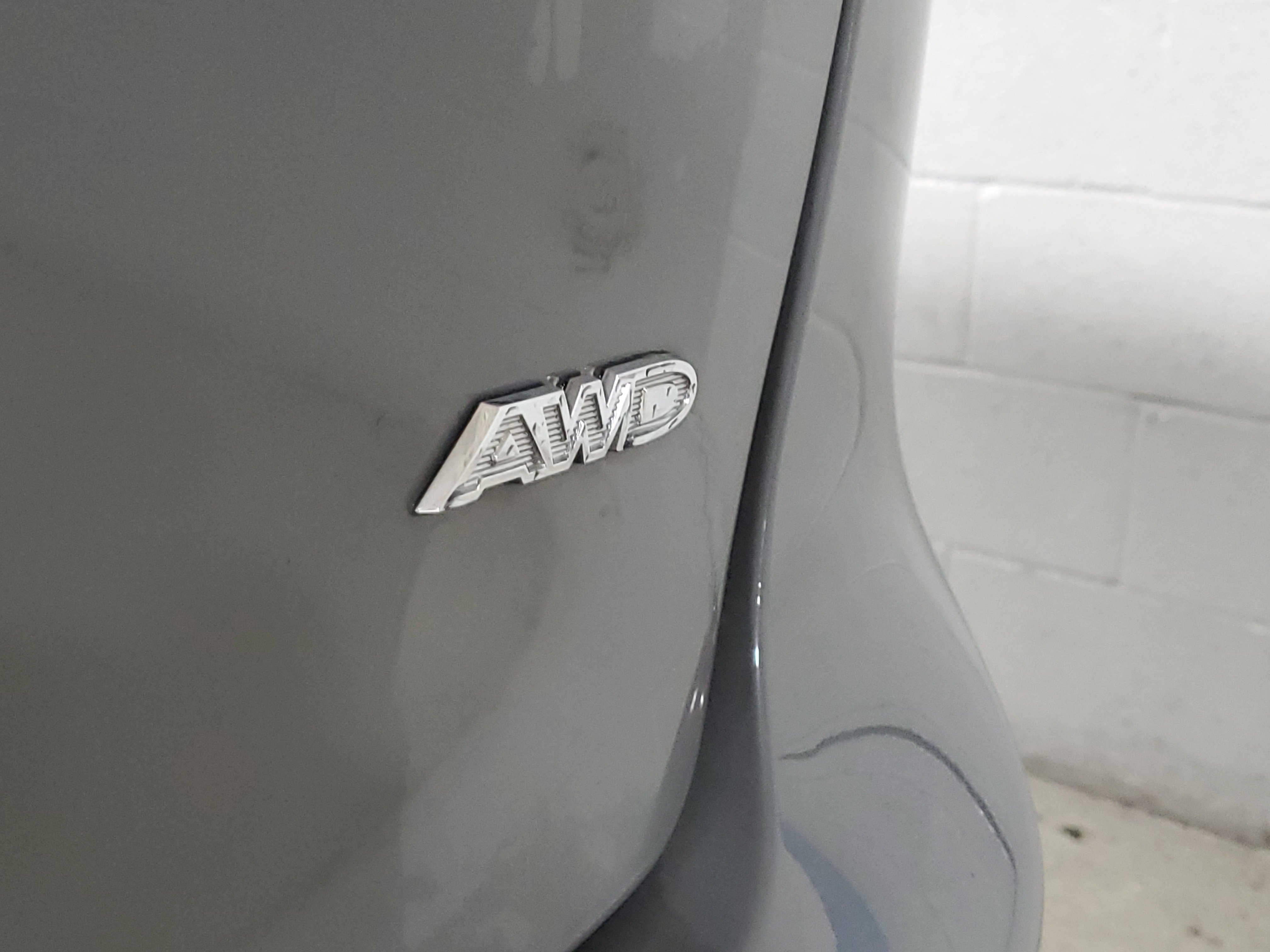 Used 2022 Chrysler Pacifica Touring-L AWD/4WD image 9