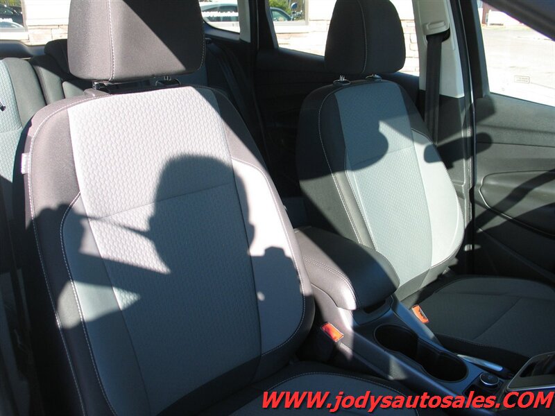 Used 2017 Ford C-MAX SE FWD image 25