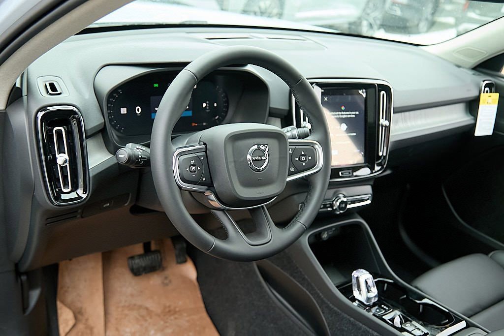 New 2026 Volvo XC40 B5 Plus w/ Climate Package image 13