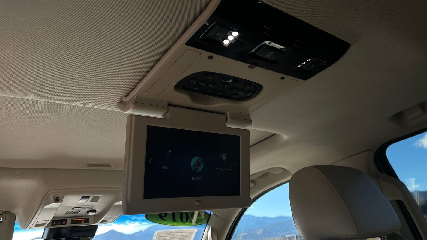 Used 2019 Cadillac Escalade ESV Luxury image 34