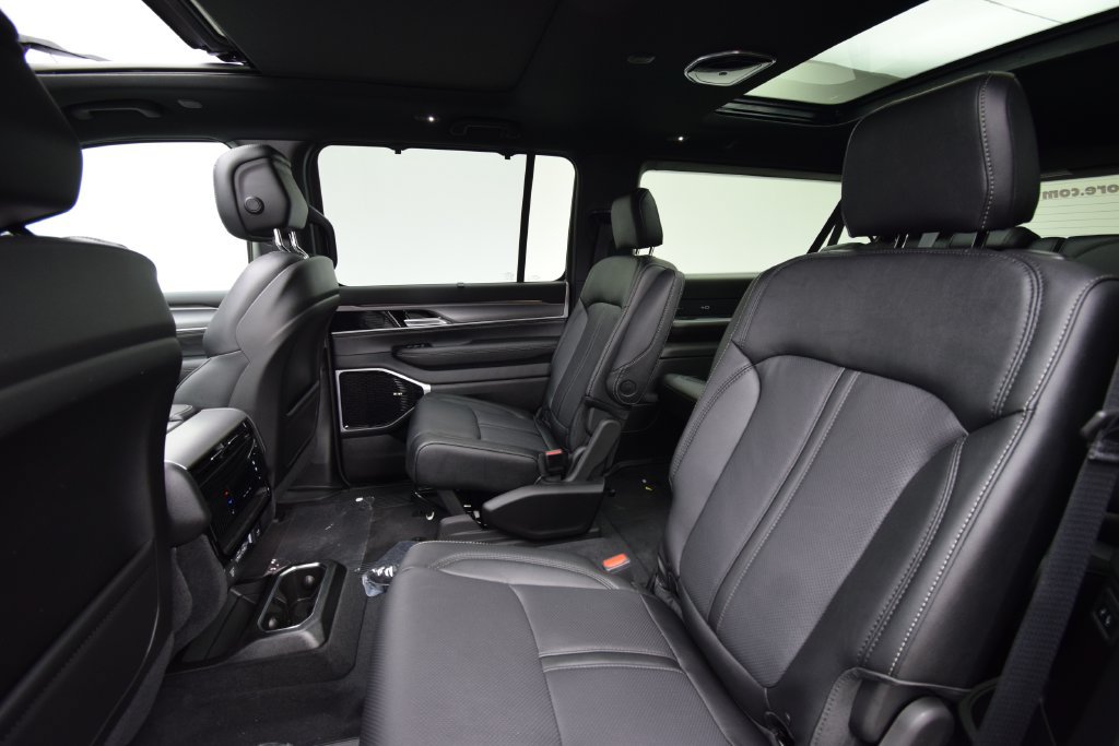 New 2026 Jeep Grand Wagoneer L Limited AWD/4WD image 37