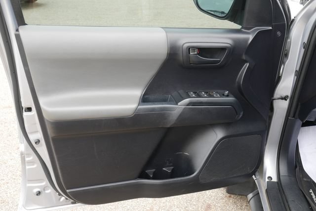 Used 2020 Toyota Tacoma SR AWD/4WD image 12