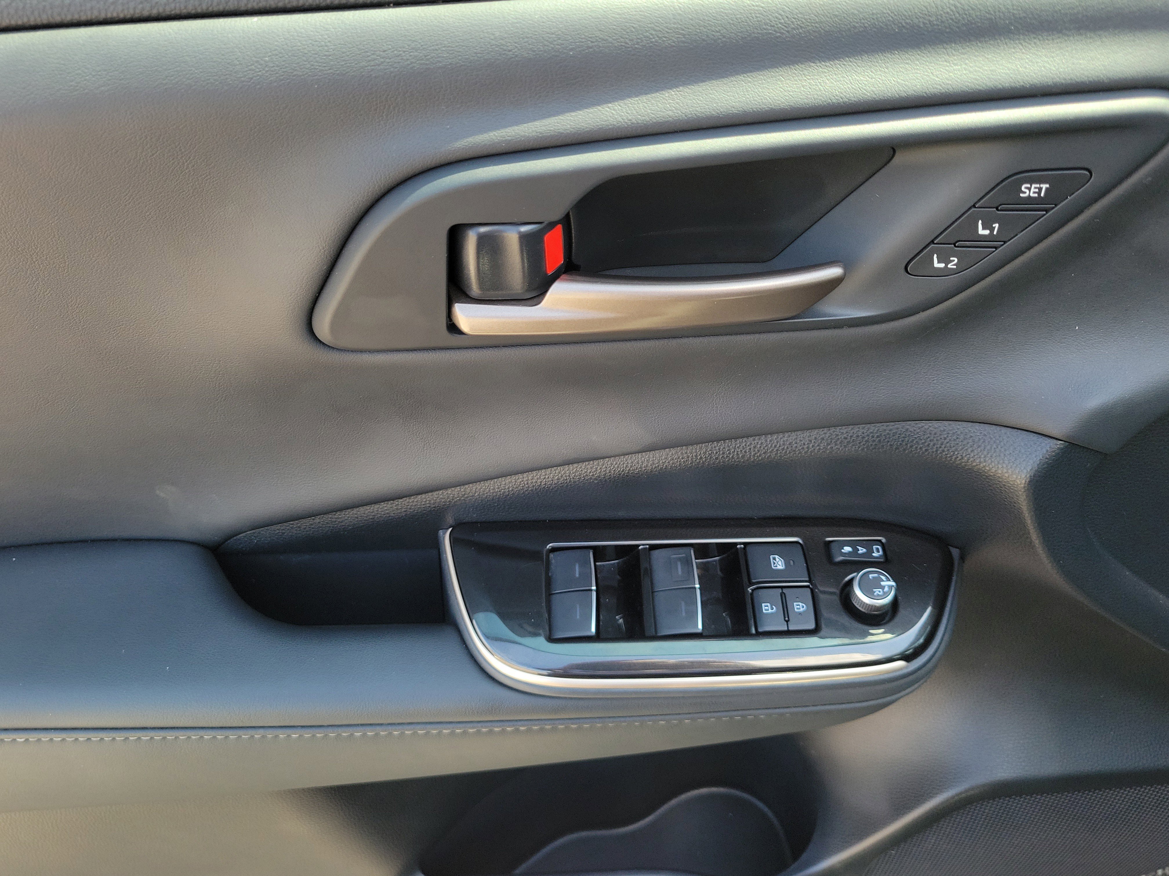 Used 2024 Toyota Crown Limited image 28