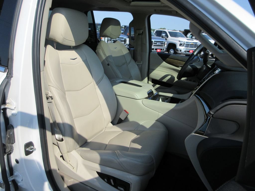 Certified 2020 Cadillac Escalade Premium Luxury AWD/4WD image 26
