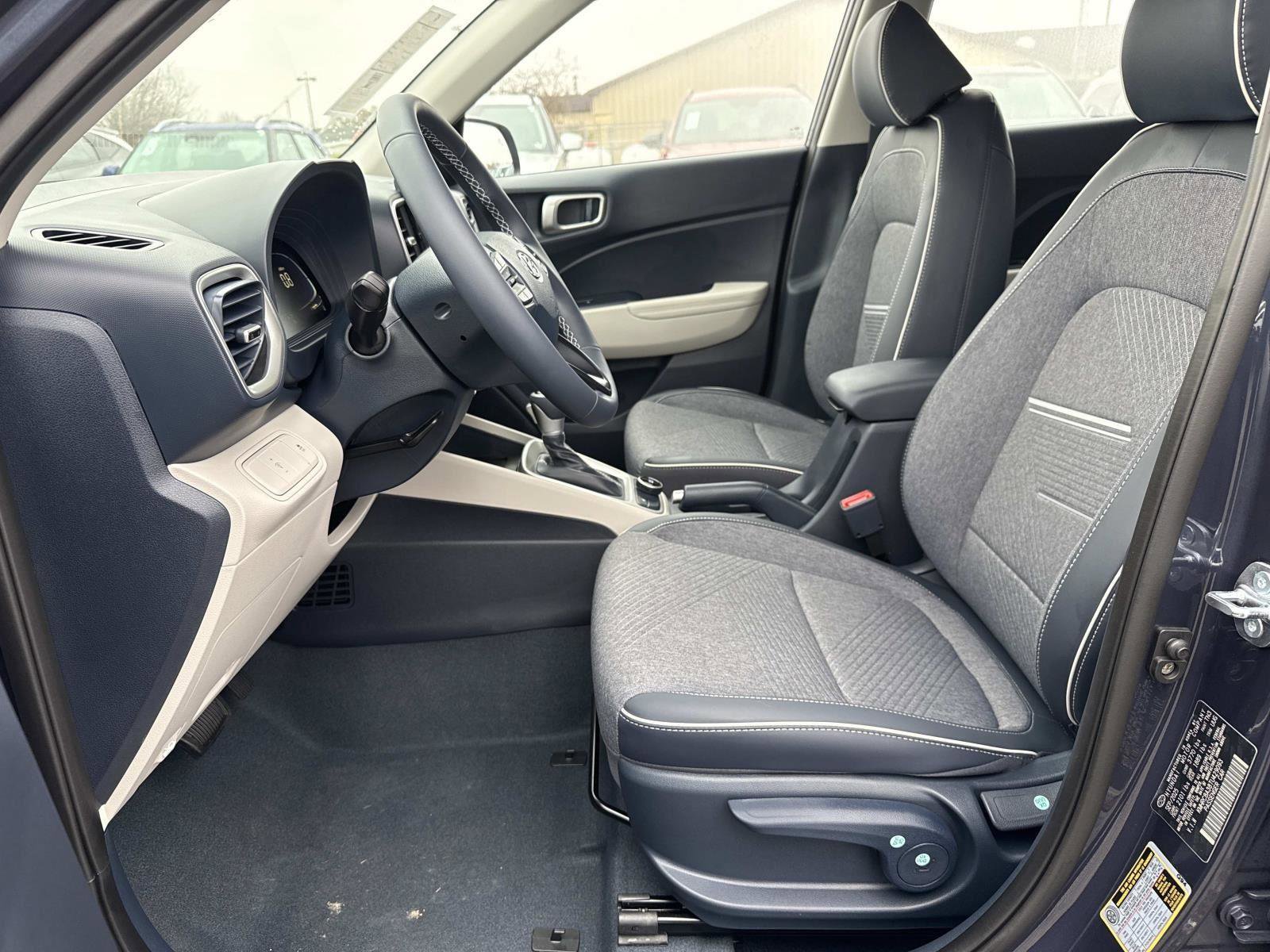 New 2026 Hyundai Venue SEL FWD image 9