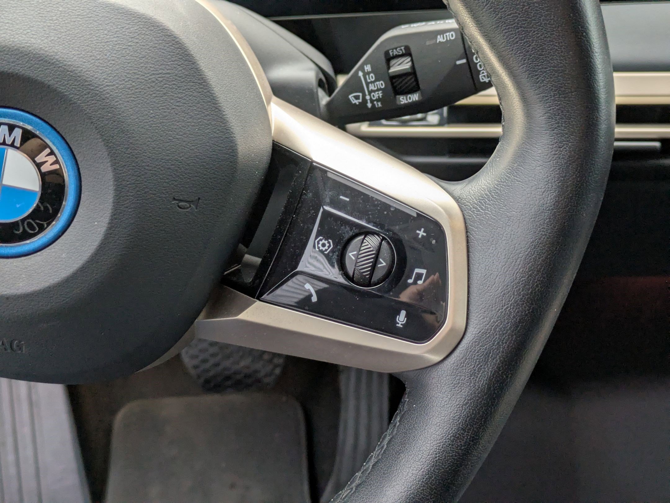 Used 2022 BMW iX xDrive50 w/ Premium Package image 18