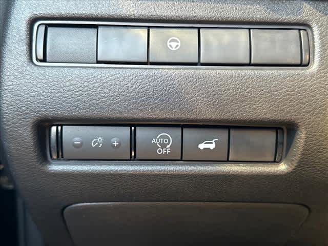Used 2025 Nissan Rogue SV w/ SV Premium Package image 19