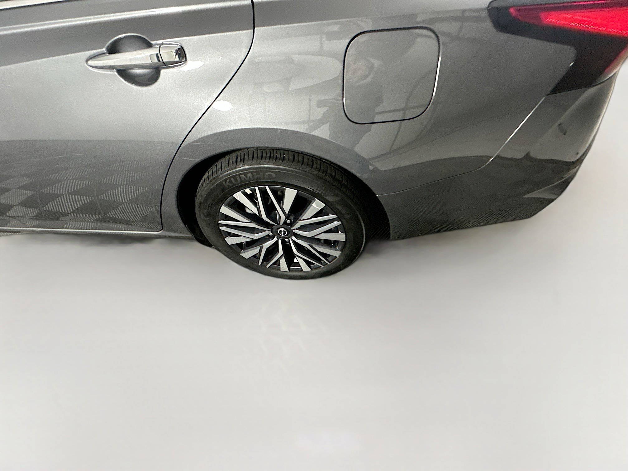 Used 2025 Nissan Altima 2.5 SV image 11