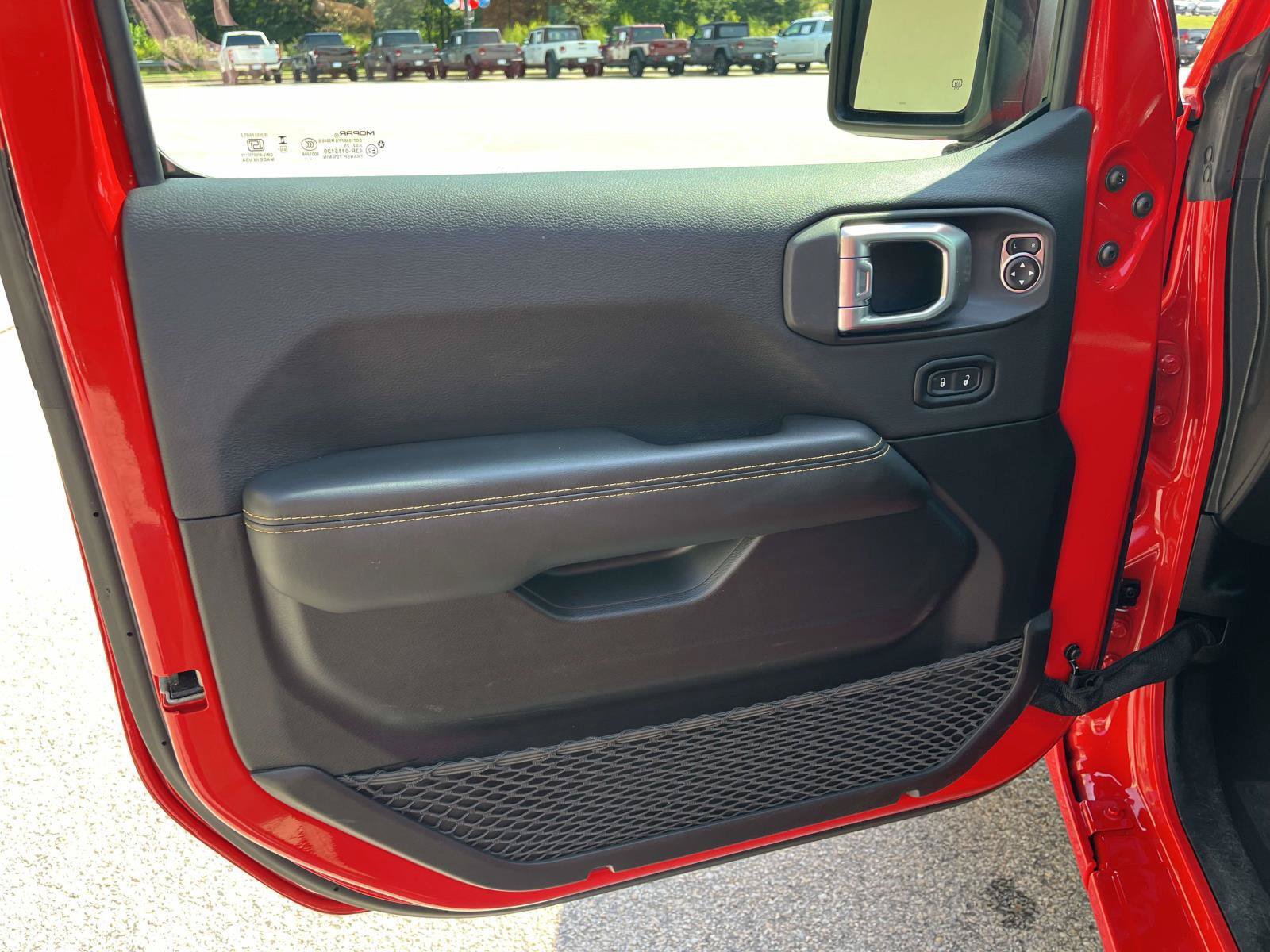 Used 2026 Jeep Wrangler Unlimited Sahara AWD/4WD image 16