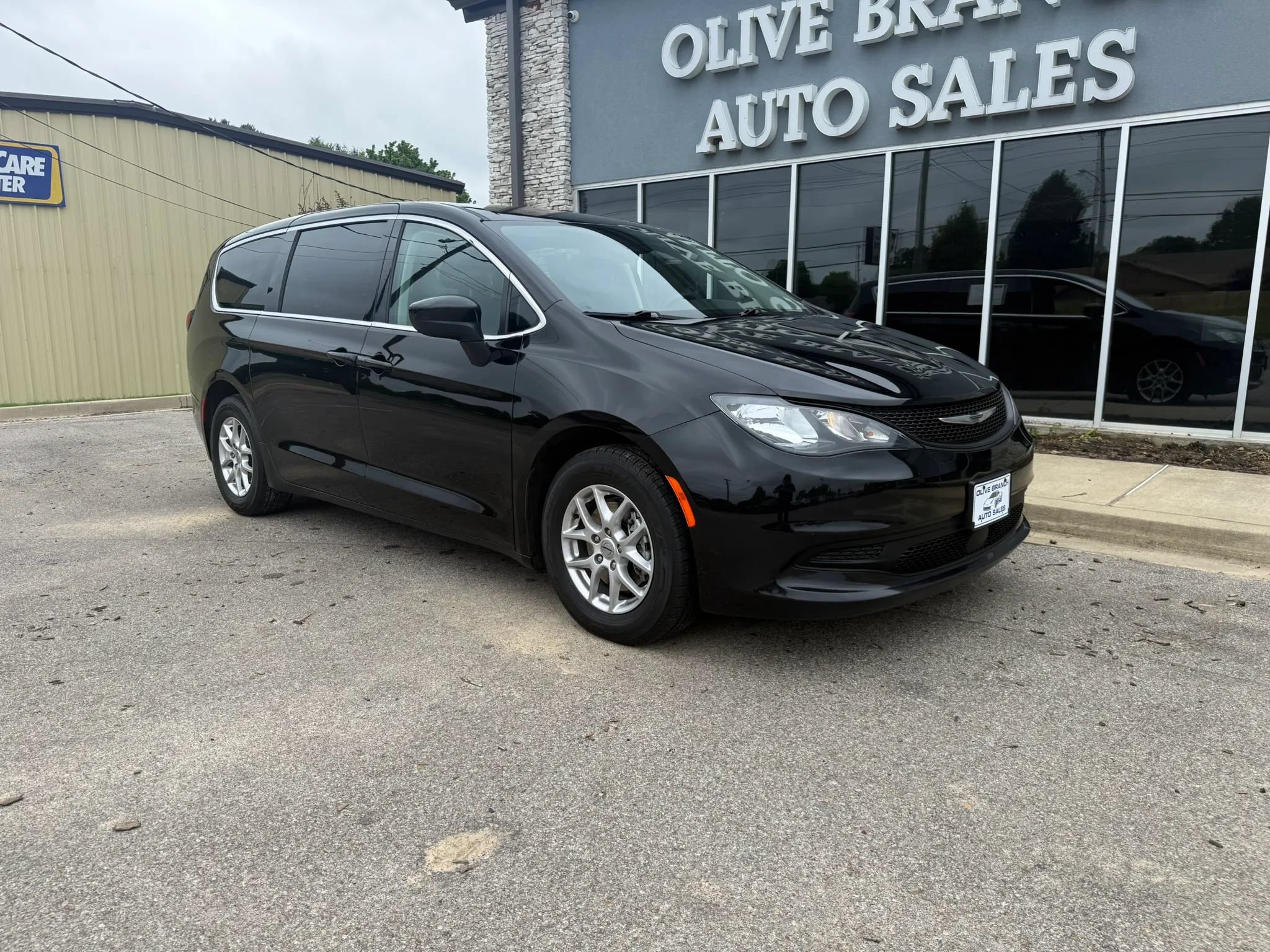 Used 2024 Chrysler Voyager LX FWD image 2