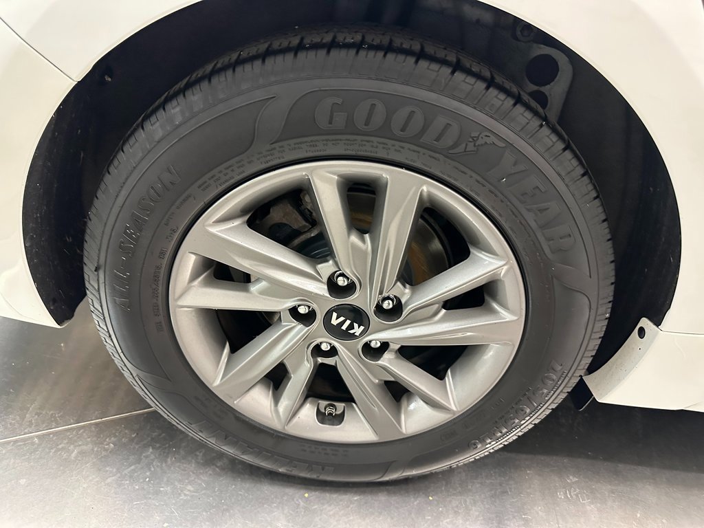 Used 2020 Kia Optima LX image 28