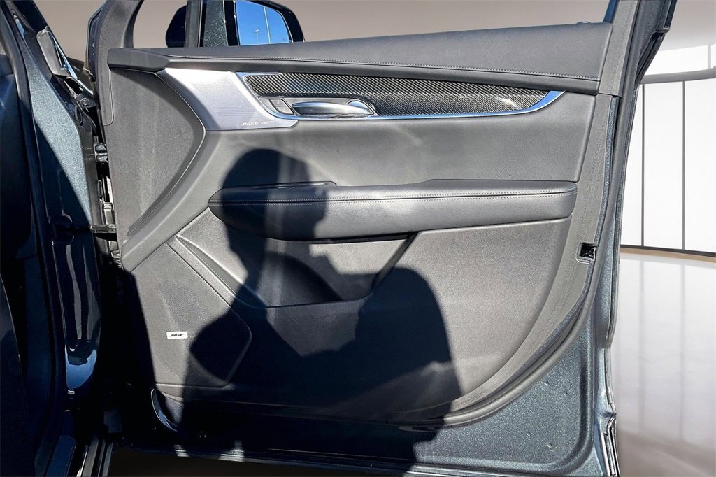 Certified 2023 Cadillac XT6 Sport w/ LPO, ONYX Package image 19