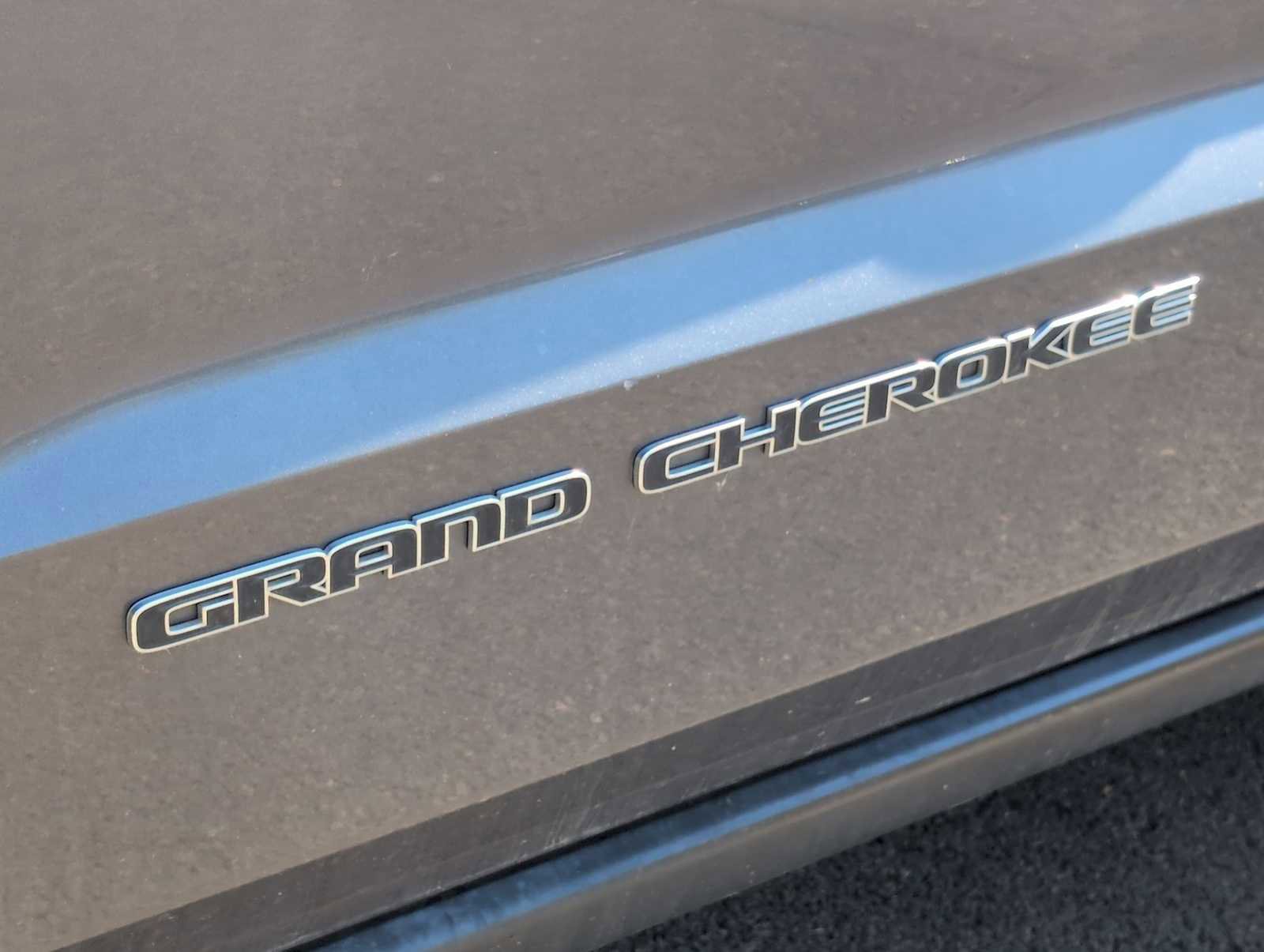 Used 2018 Jeep Grand Cherokee Limited image 12