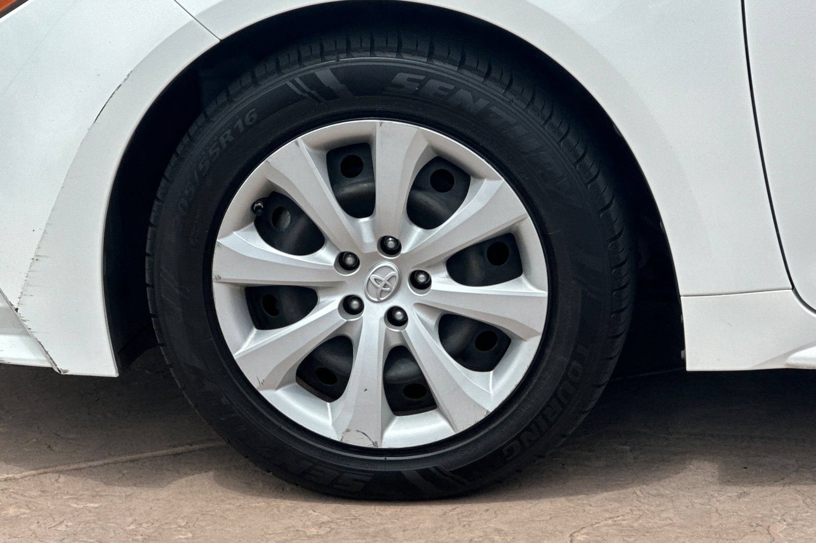 Used 2022 Toyota Corolla LE FWD image 29