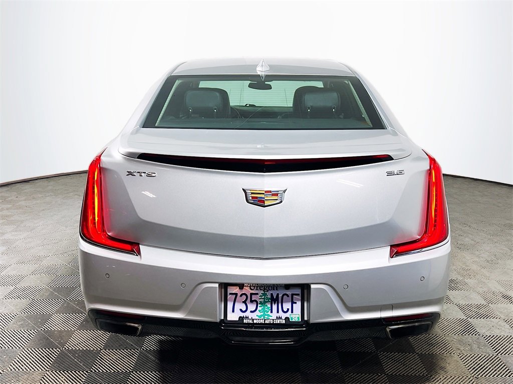 Used 2018 Cadillac XTS Luxury image 7