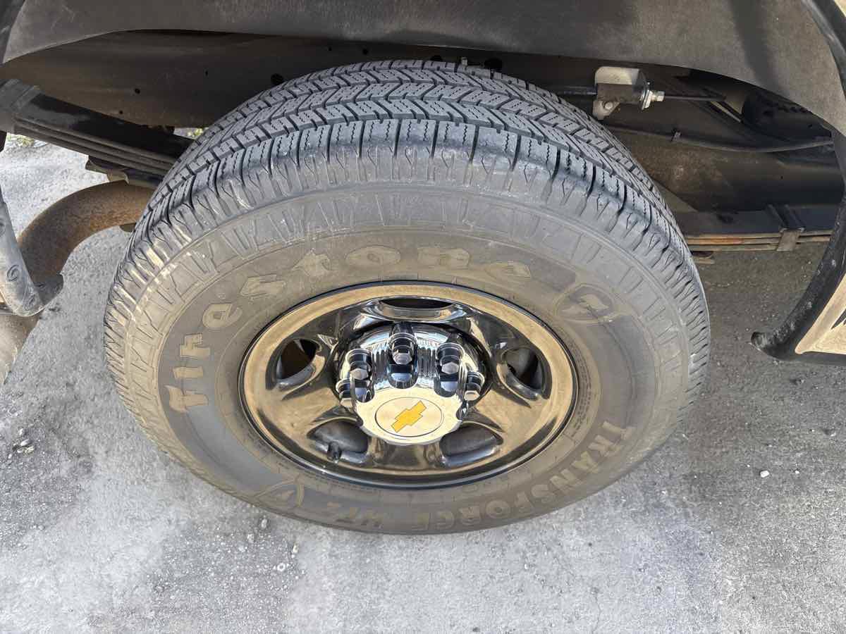 Used 2016 Chevrolet Express 2500 RWD image 15