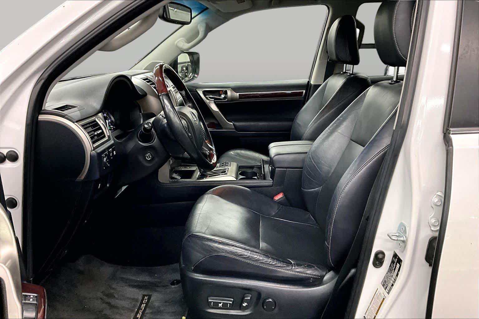 Used 2017 Lexus GX 460 Premium w/ Premium Package AWD/4WD image 7